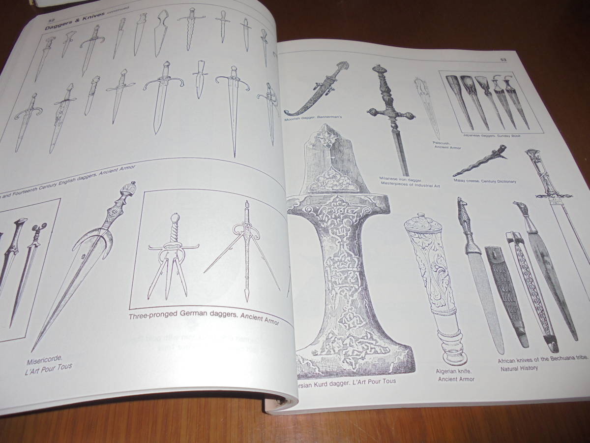 中世の武器と防具　Weapons and Armor　歴史　イラスト1400　剣、槍、銃、大砲、鎧、兜他_画像3
