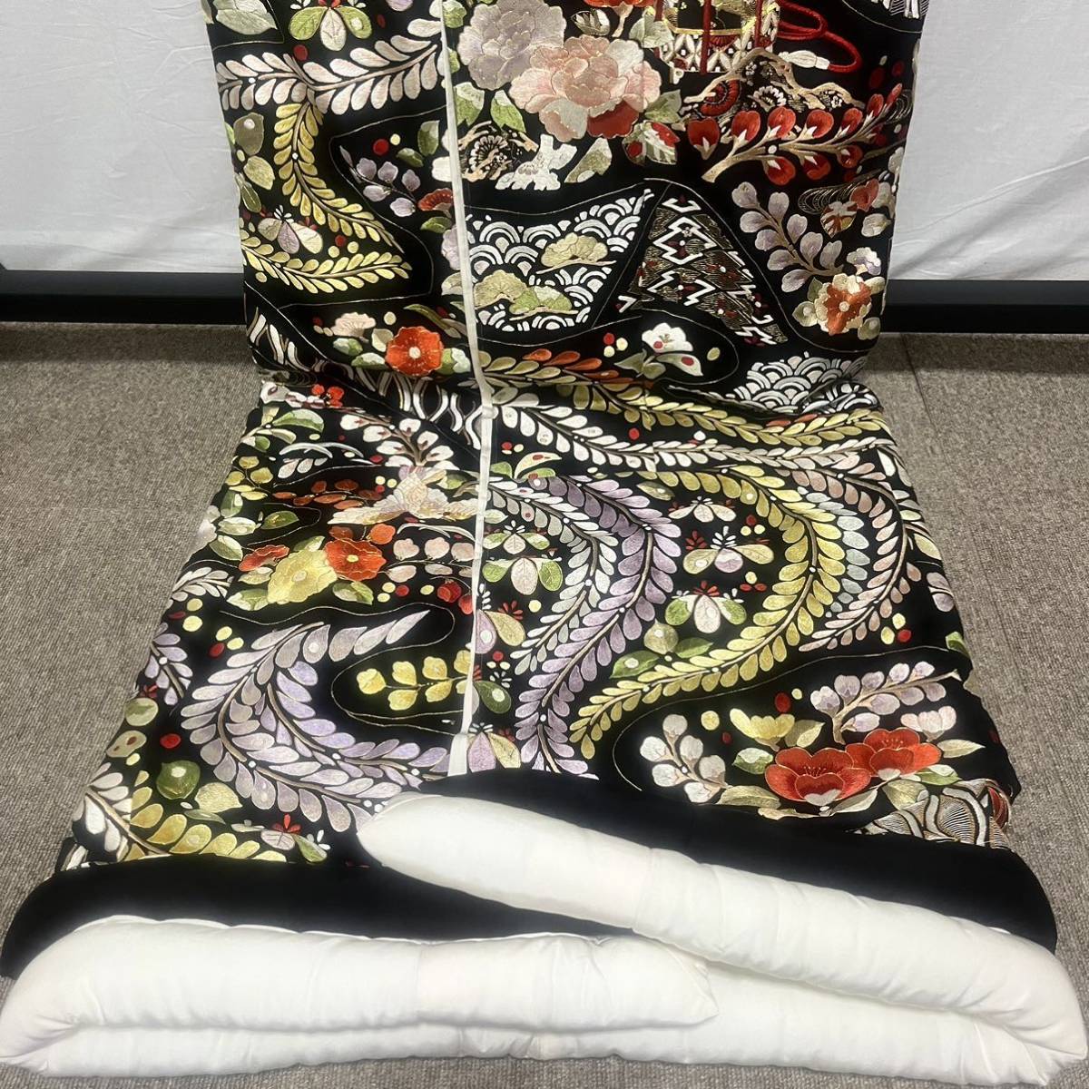 大衆演劇 舞台 衣装 立役 着流し 着物 総刺繍 唐織 黒地 藤 素材不明 しつけ糸付き未使用 美品 4