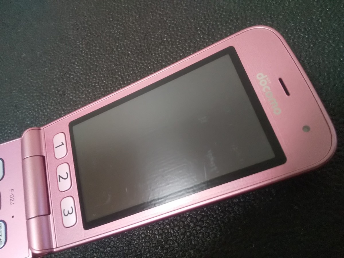 docomo F-02J らくらくホン 白ロム 防塵 防水 4G FOMA Wi-Fi docomo F-02J らくらくホン 白ロム 防塵 防水 4G FOMA Wi-Fi