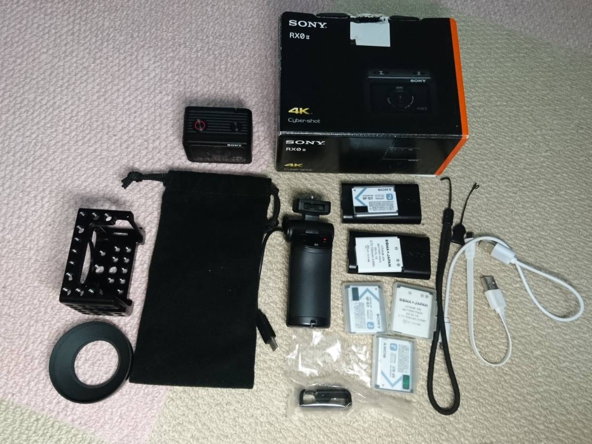 SONY DSC-RX0M2 と付属品-