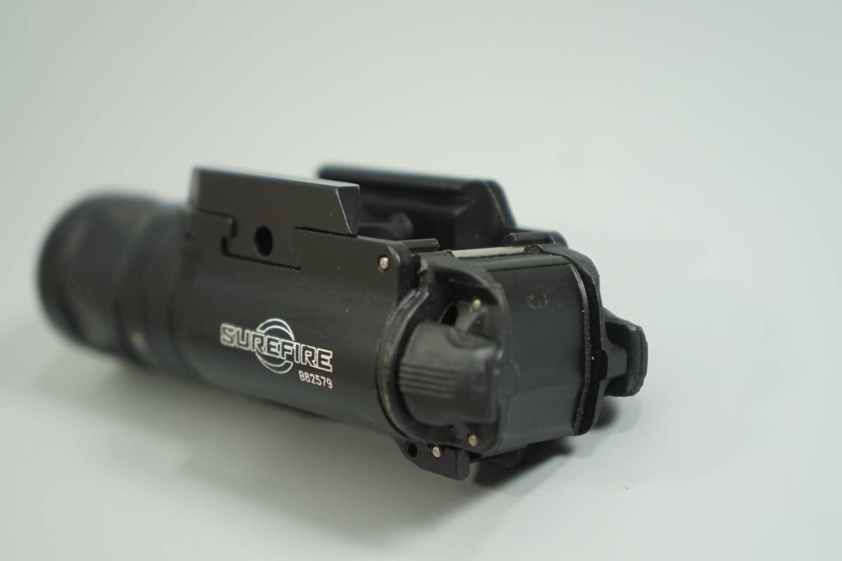 実物 Surefire X300V-B (Trijicon Leupold PEQ PVS PSQ ATPIAL 実物 Surefire X300V-B (Trijicon Leupold PEQ PVS PSQ ATPIAL
