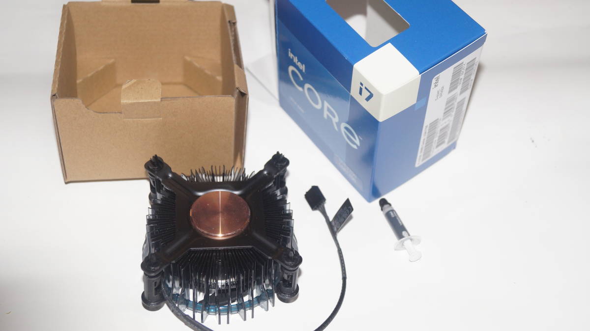 中古・美品】Intel CPUクーラー LGA1700 リテール品 Core i7 13700