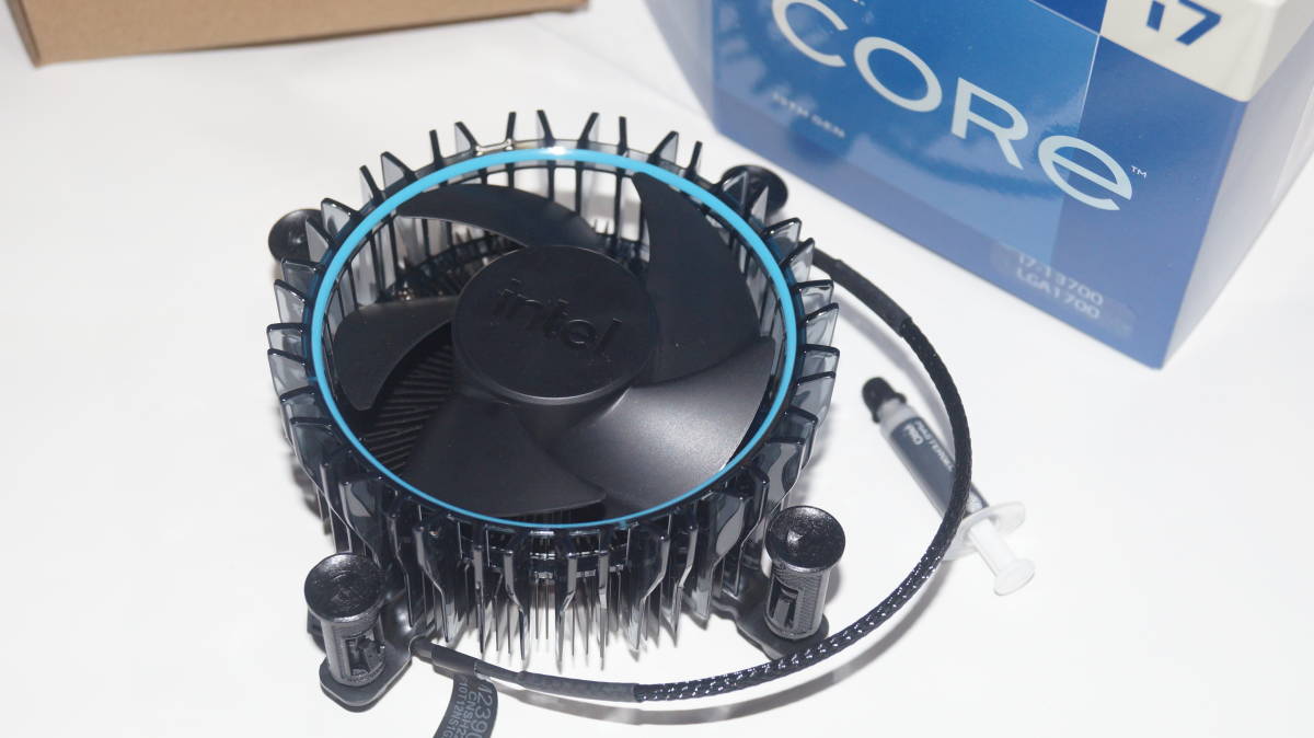 中古・美品】Intel CPUクーラー LGA1700 リテール品 Core i7 13700