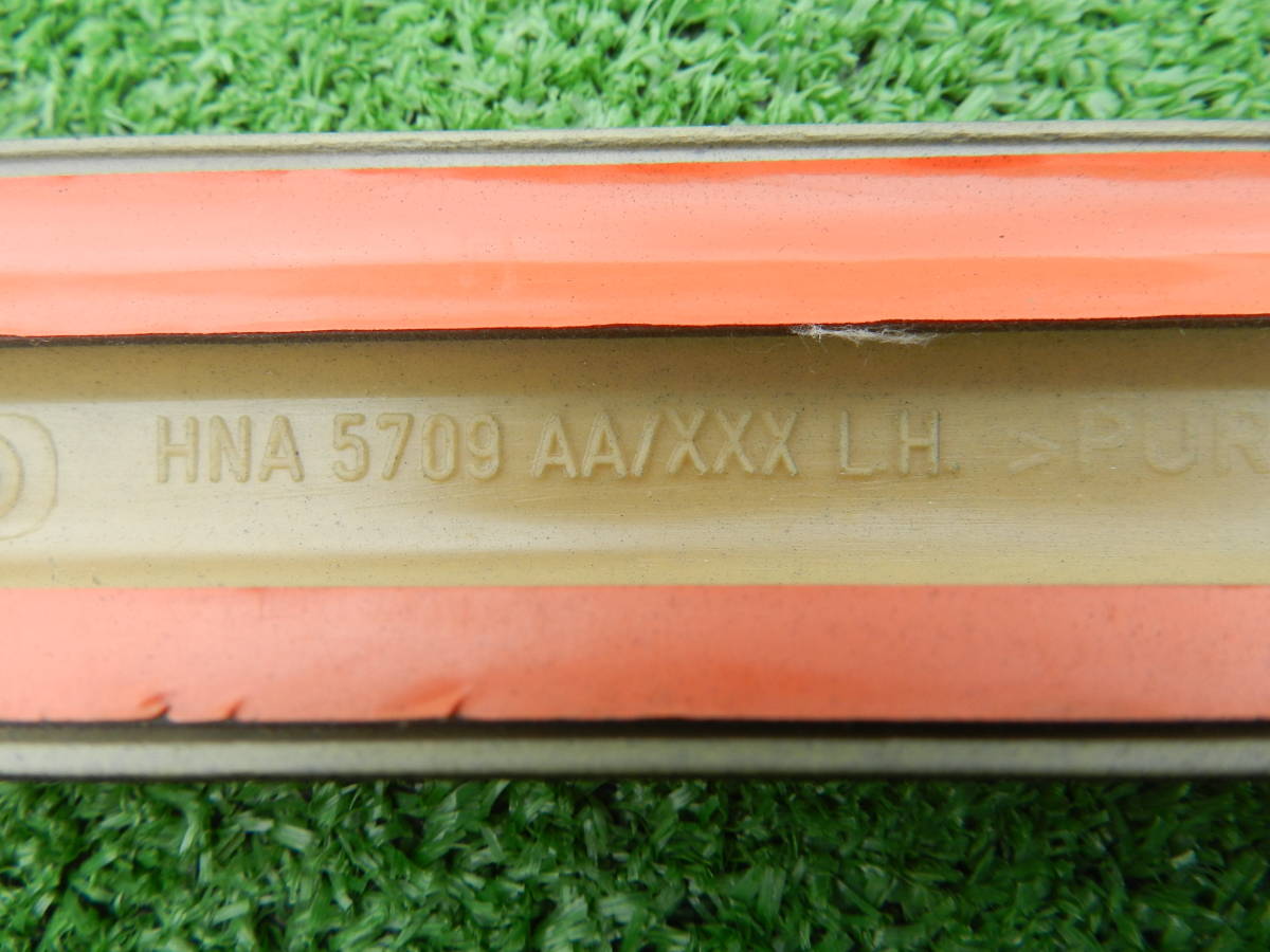 ジャガーXJ6　X300　1995年式～1997年式 左リアドア　アウトサイドモール 品番：HNA5709AA_画像5