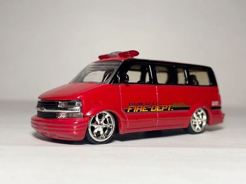 JADA 1/64 DUB CITY HEAT FIRE DEPT 2001 CHEVY ASTRO VAN アストロ　バン　消防車_画像2