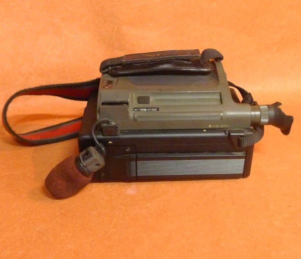 g072 ジャンク SONY Handy cam CCD-M8 8ミリビデオカメラ サイズ：約 幅10×高さ10.5×奥行20cm /60_画像6