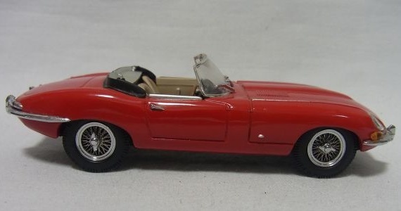 【展示車のみ!】Ж 京商 1/43 ジャガー Eタイプ ロードスター レッド Ж JAGUAR E-Type Roadster Museum Collection Red KYOSHO Ж Daimlerの画像2