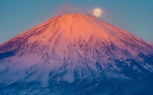 ヤフオク 赤富士 夕焼けの富士山と山頂のスーパームーン