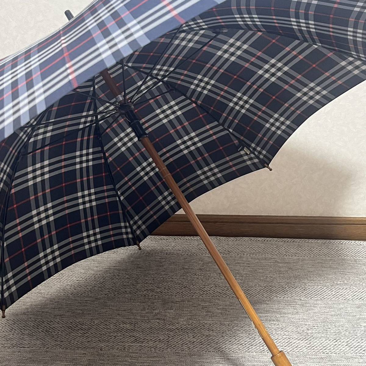 BURBERRY Burberry noba проверка чёрный темно-синий из дерева umbrella длинный зонт 1 шт зонт для мужчин и женщин 