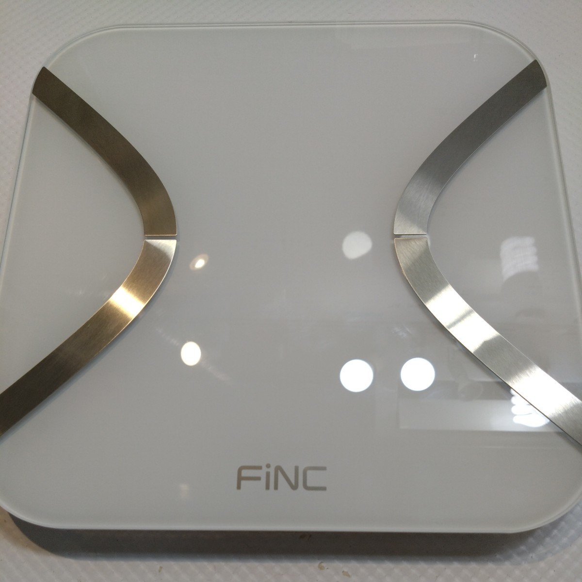 【美品】FiNC SmartScale (スマホ連動 体組成計 自動記録 Bluetooth)【薄型 高性能体重計 体重/BMI/内臓脂肪/体脂肪/体年齢　no.393_画像6