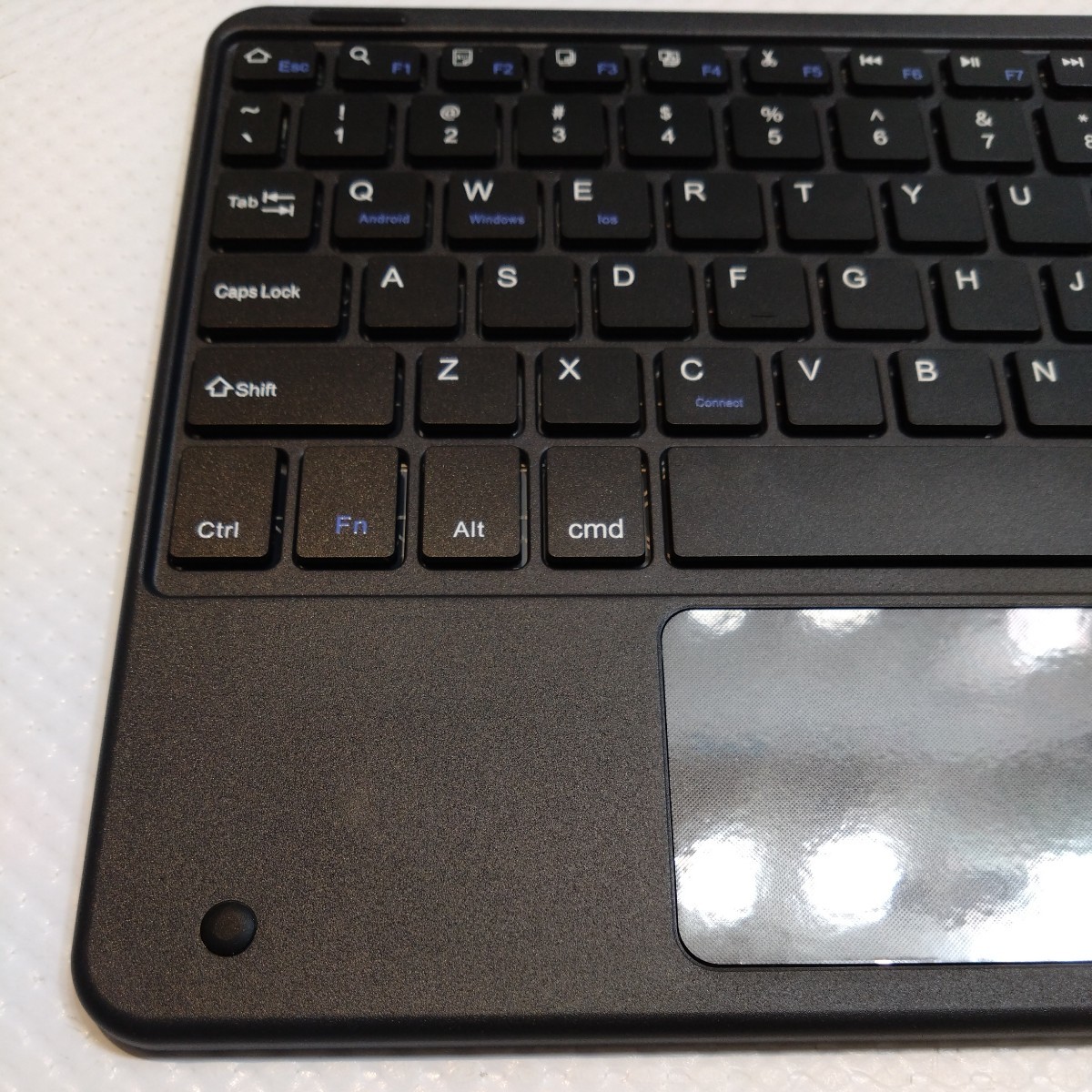 【ほぼ新品】タブレットキーボード ipad bluetooth接続 タッチパッド付 USB充電 薄型 小型 コンパクトwindows/ios/androidブラック no.1014_画像3