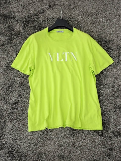 【VALENTINO｜ヴァレンティノ】VLTN ロゴプリントTシャツ ロゴTシャツ Tシャツ ネオンカラー 黄緑 M-L_画像3
