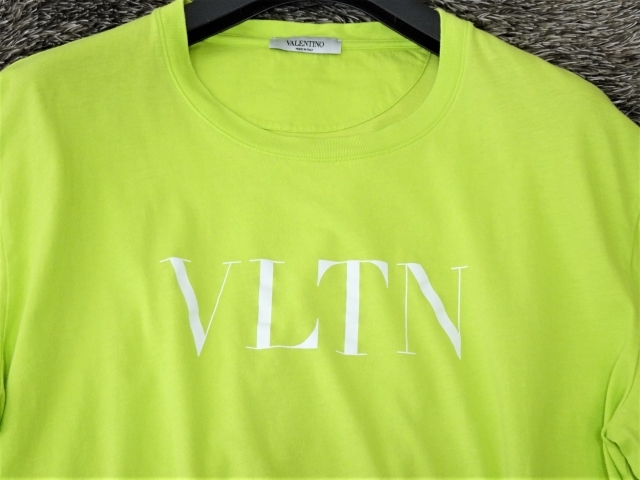 全てのアイテム Tシャツ ロゴTシャツ ロゴプリントTシャツ 【VALENTINO