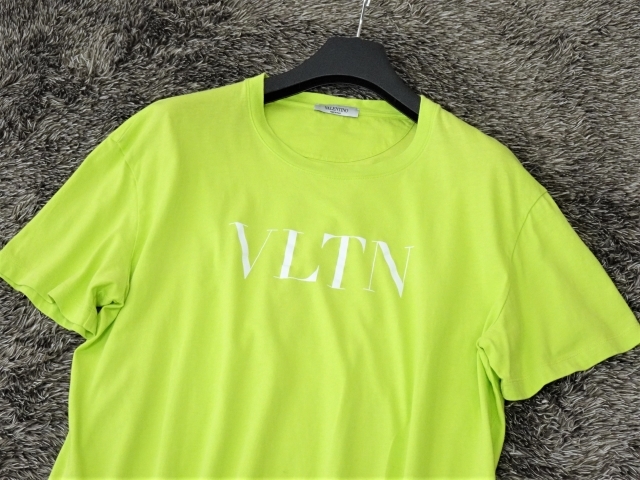 全てのアイテム Tシャツ ロゴTシャツ ロゴプリントTシャツ 【VALENTINO