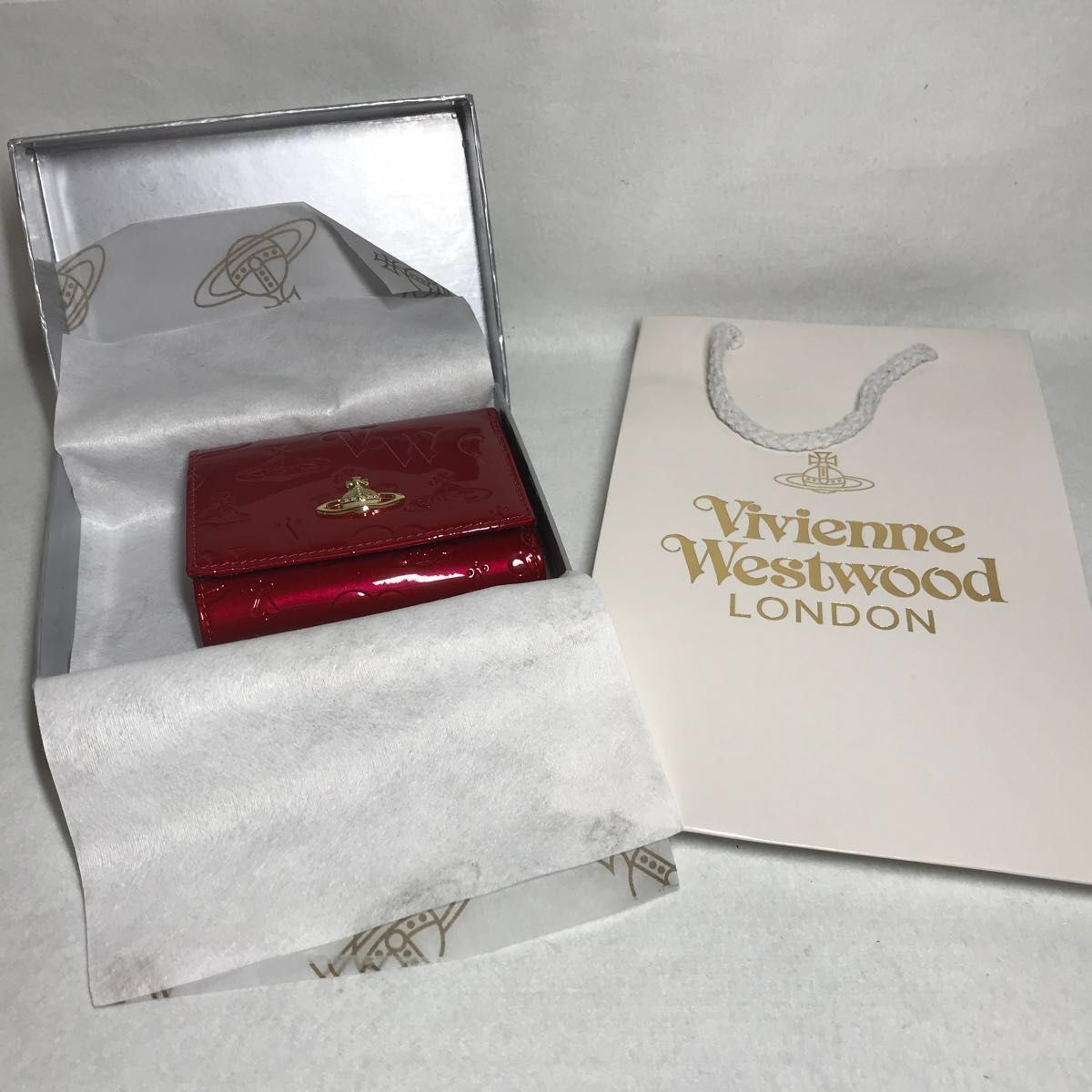 【Vivienne Westwood 】ヴィヴィアンウエストウッド　未使用 エナメル レッド×ゴールド　三つ折財布