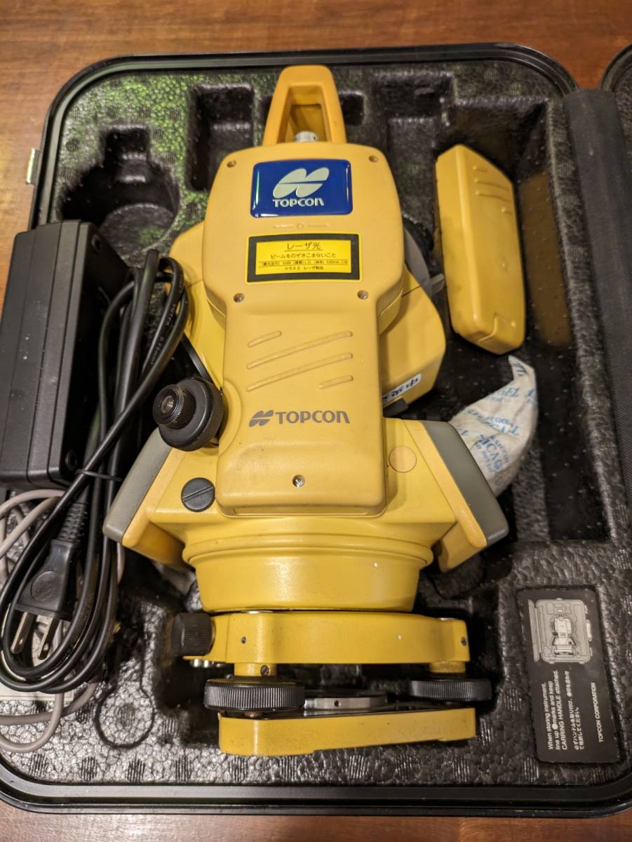 ジャンク品　TOPCON トプコン GPT-3005WF トータルステーション バッテリー 2コ 充電器_画像2