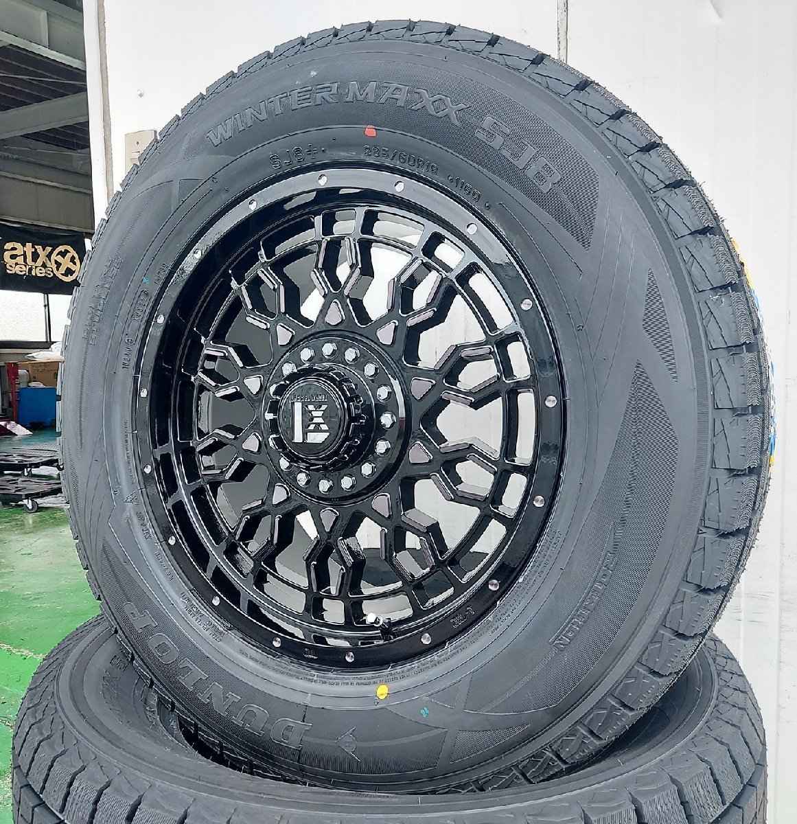 国産スタッドレス LEXXEL PreDator プラド ハイラックス FJ パジェロ ダンロップ winter MAXX SJ8+ 265/70R17 265/65R17 275/65R17_画像2