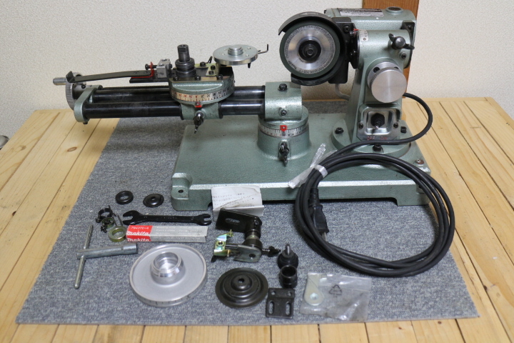 【半額】 9803 モデル チップソー研磨機 マキタ 中古 100V 研磨能力外径120~500mm 付属品多数 回転数5500min 刃物研磨機 【半額】 9803 モデル チップソー研磨機 マキタ 中古 100V 研磨能力外径120~500mm 付属品多数 回転数5500min 刃物研磨機