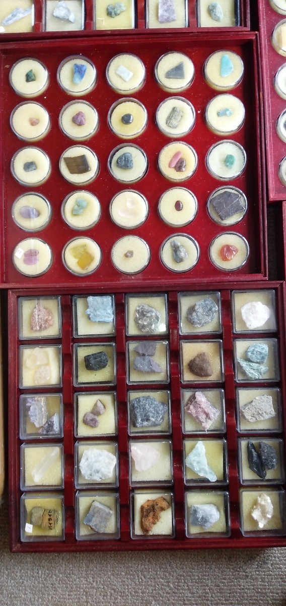 トレジャーストーン　　世界の鉱物・宝石コレクション　175個　25個7ケース_画像3