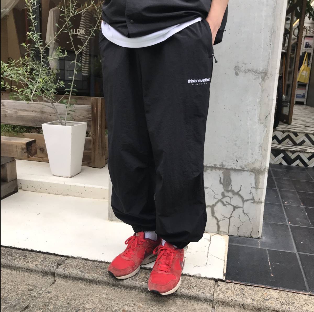 【国内正規保証】thisisneverthat × UNIVERSAL PRODUCTS. Track Pants トラックパンツ　1LDK_画像4