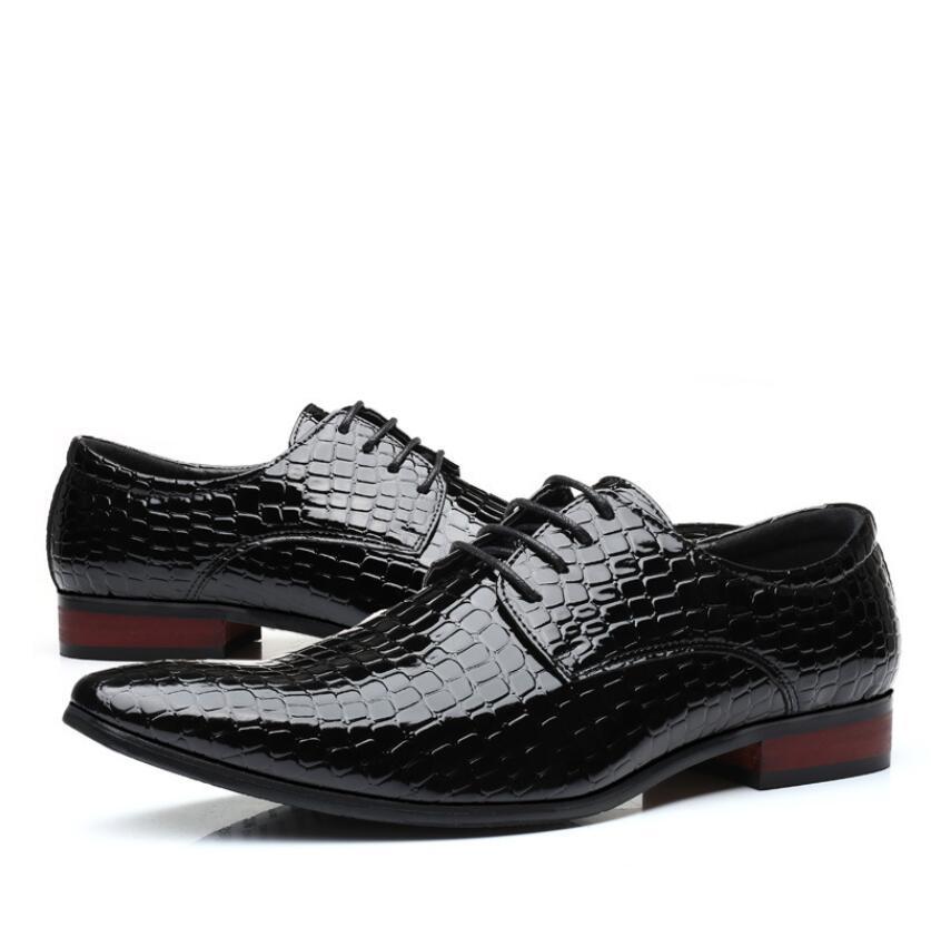 メンズシューズ ビジネスシューズ クラシック 紳士靴 ウイングチップ 皮靴 蛇紋 シークレット 通気性　ブラック_画像1