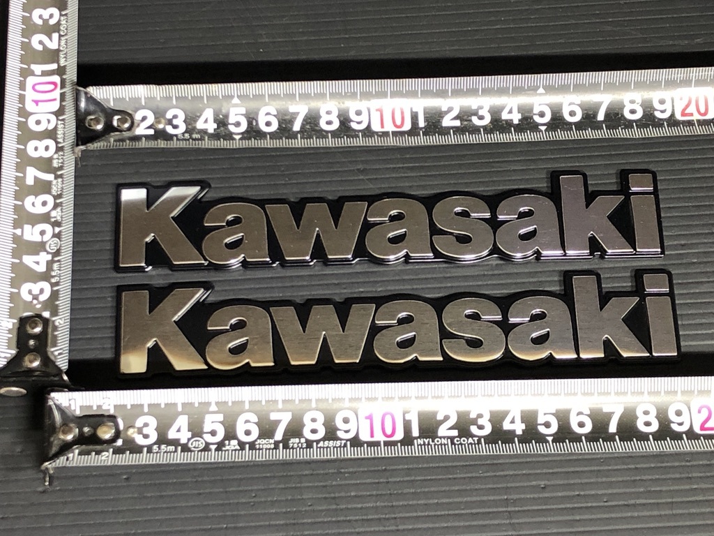 ★金属製★ カワサキ 純正 タンク エンブレム メッキ L 左右セット 検）シルバー 銀 金 Z R ゼファー GP Z KH マッハ ザッパー 250 400 650_画像2