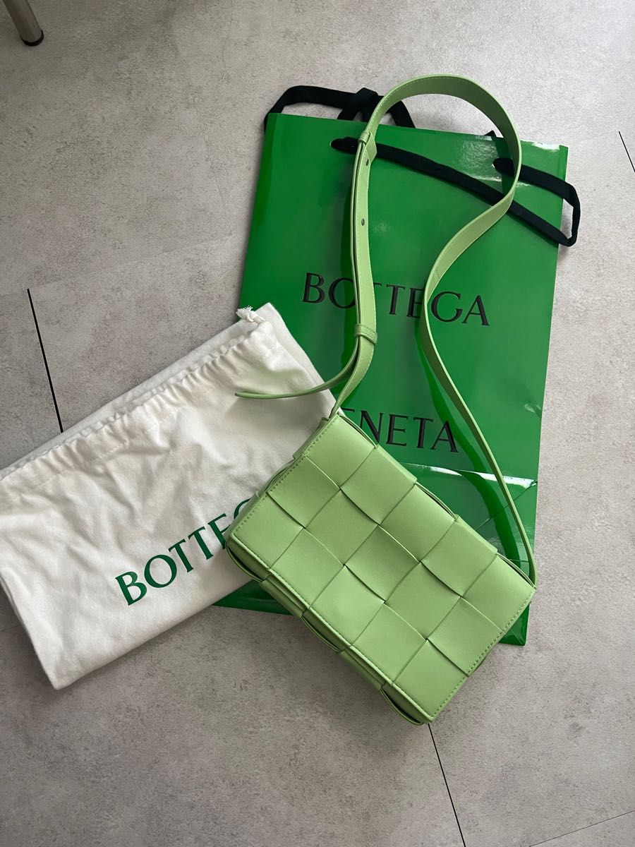 Bottega Veneta ボッテガ カセット ショルダーバッグ