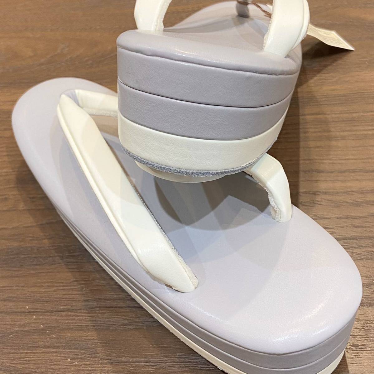 純正売品 大原商店 草履 丹頂鼻緒 ツヤ消し クリーム台 白鼻緒 赤ツボ 純正売品 大原商店 草履 丹頂鼻緒 ツヤ消し クリーム台 白鼻緒 赤ツボ