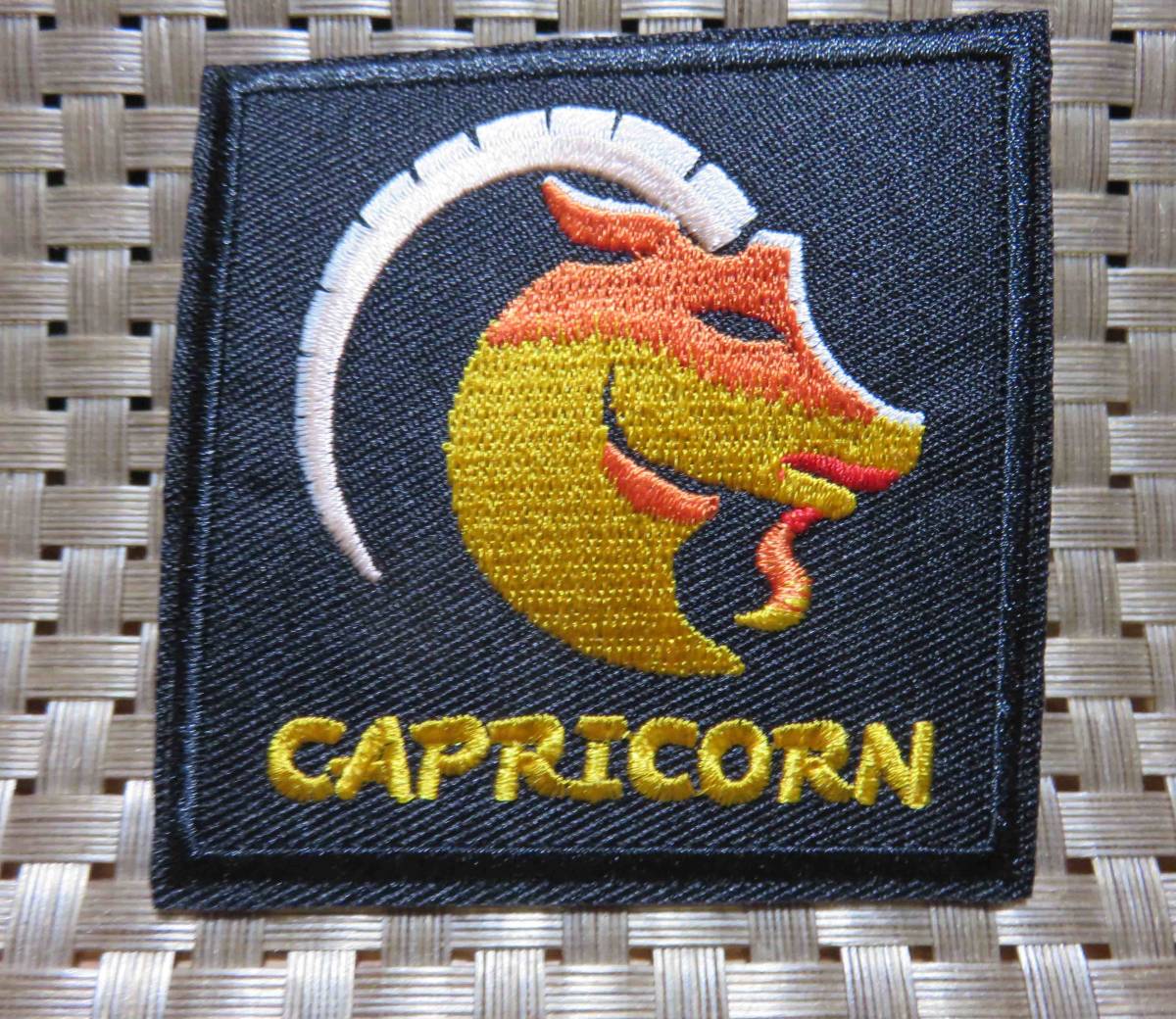 山羊　黒CP　星座　正方形◆新品カプリコーンCapricorn　 山羊座 　やぎ座　刺繍ワッペン◆激シブUSバイク　ロック■ミリタリー・サバゲー_画像3