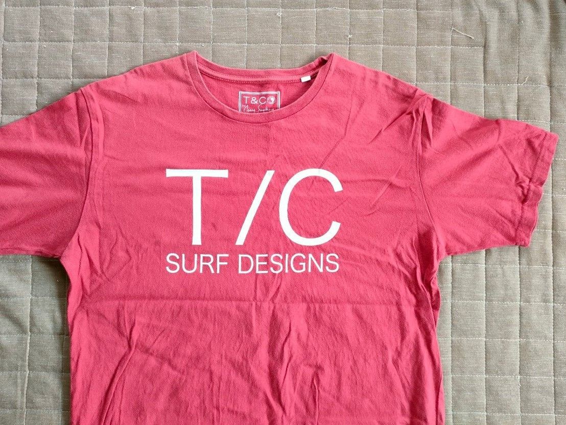 【Town ＆ Country】Tシャツ SURF DESIGNS  赤  半袖　タウンアンドカントリー　タウカン　t/c