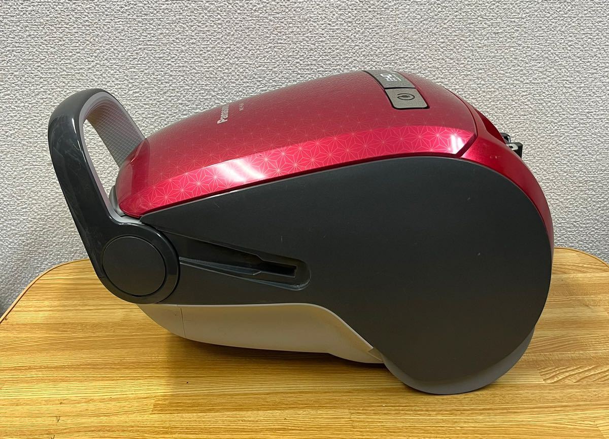 美品 Panasonic パナソニック 電気掃除機 MC-PA36G-R 2017年製 レッド