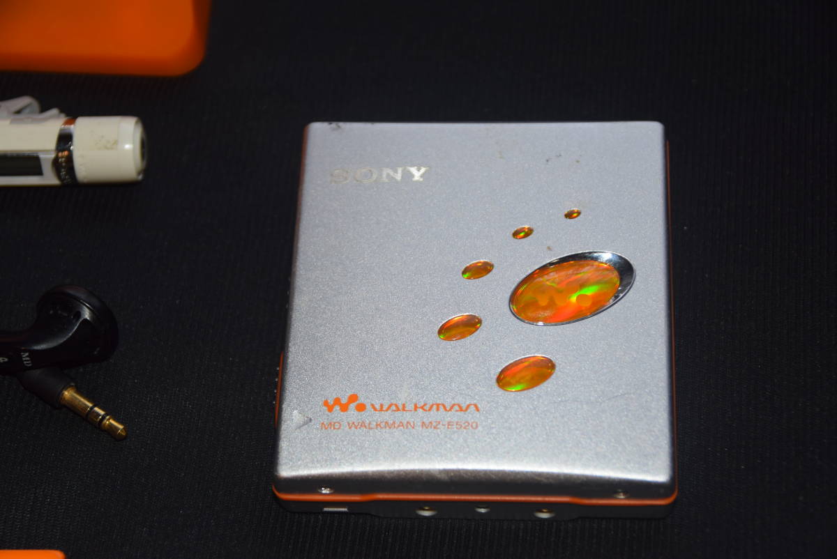  Sony MD Walkman silver & orange MZ-E520