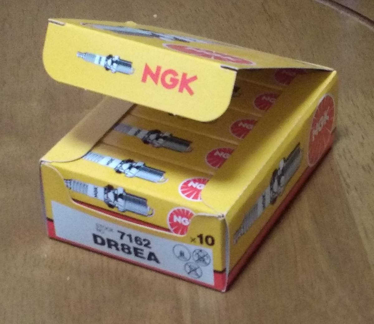 ★DR8EA 10本セット スパークプラグ NGK製_画像1