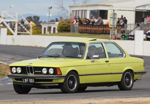 1/87 Brekina BMW 323i light yellow 黄色 イエロー 1975 1:87 新品 梱包サイズ60_画像2