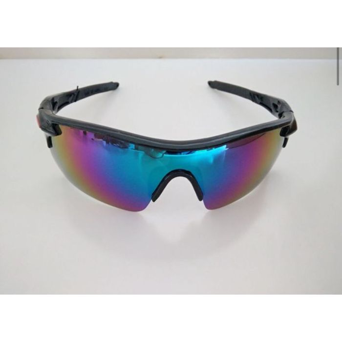人気のスポーツサングラス  UV400で紫外線対策も