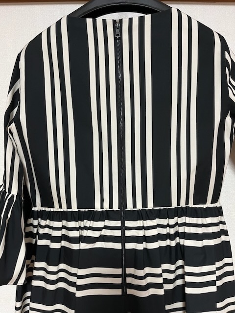 中古美品】アリスアンドオリビア alice & olivia ワンピース 黒/白