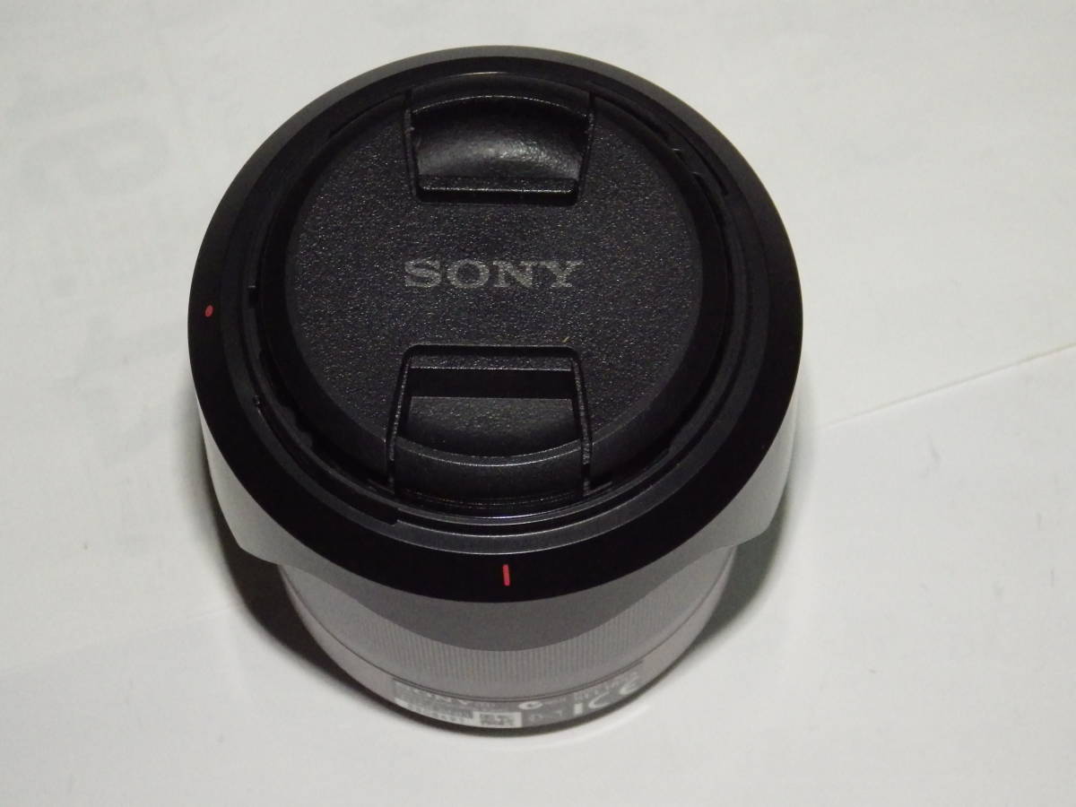 ■美品SONYソニー E18-55mmF3.5-5.6OSSシルバー■ ソニーEマウントAPS-Cサイズセンサー用標準ズームレンズ■手振れ補正■の画像1