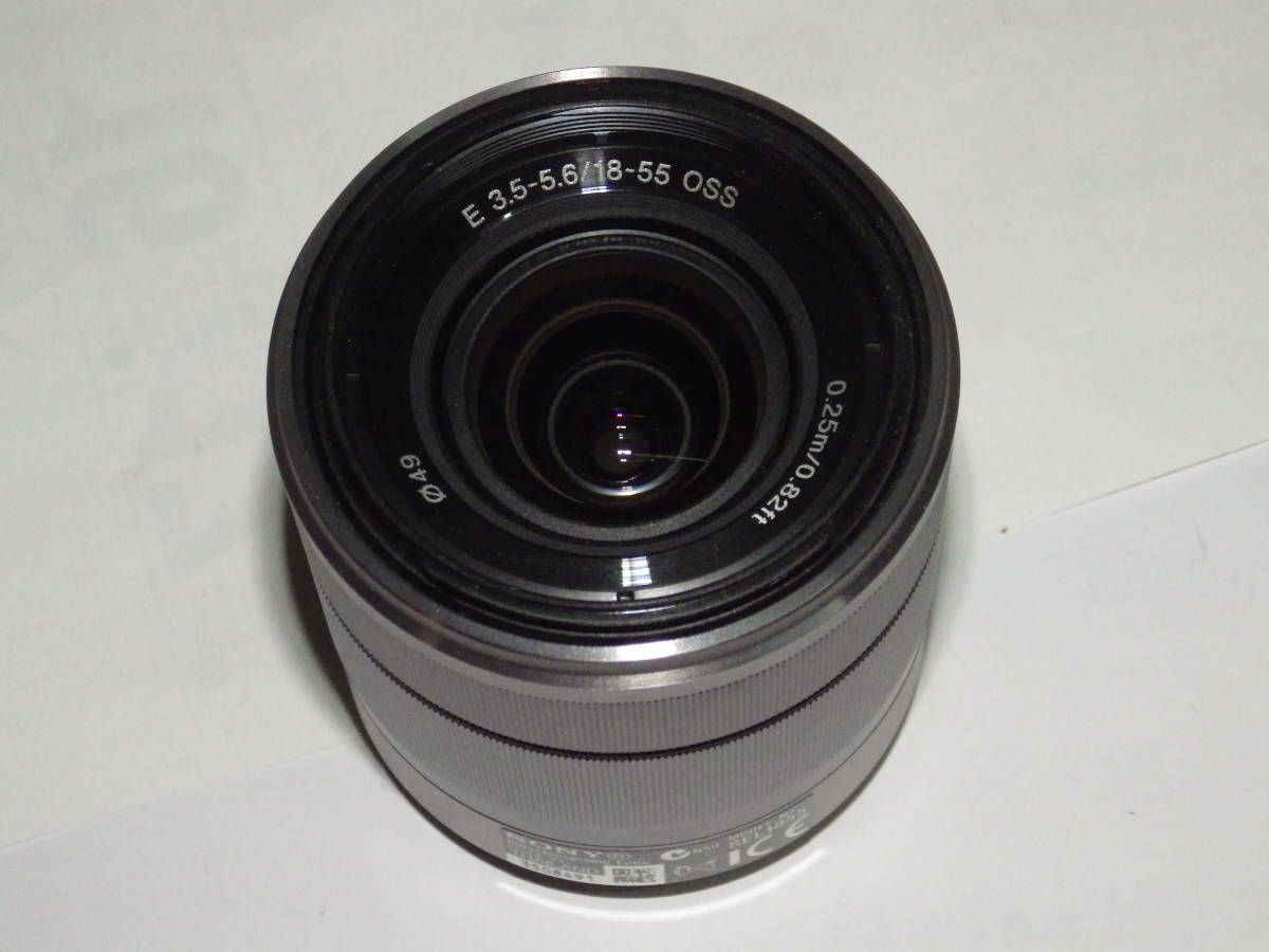 ■美品SONYソニー E18-55mmF3.5-5.6OSSシルバー■ ソニーEマウントAPS-Cサイズセンサー用標準ズームレンズ■手振れ補正■の画像2