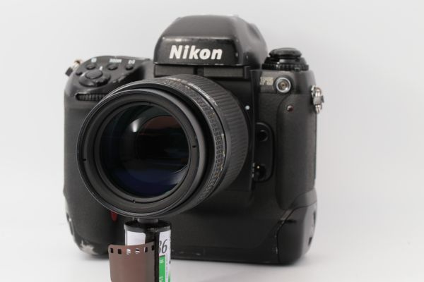 2022セール 70-210mm Nikkor AF + F5 Nikon f4-5.6 #612/10/381 ニコン