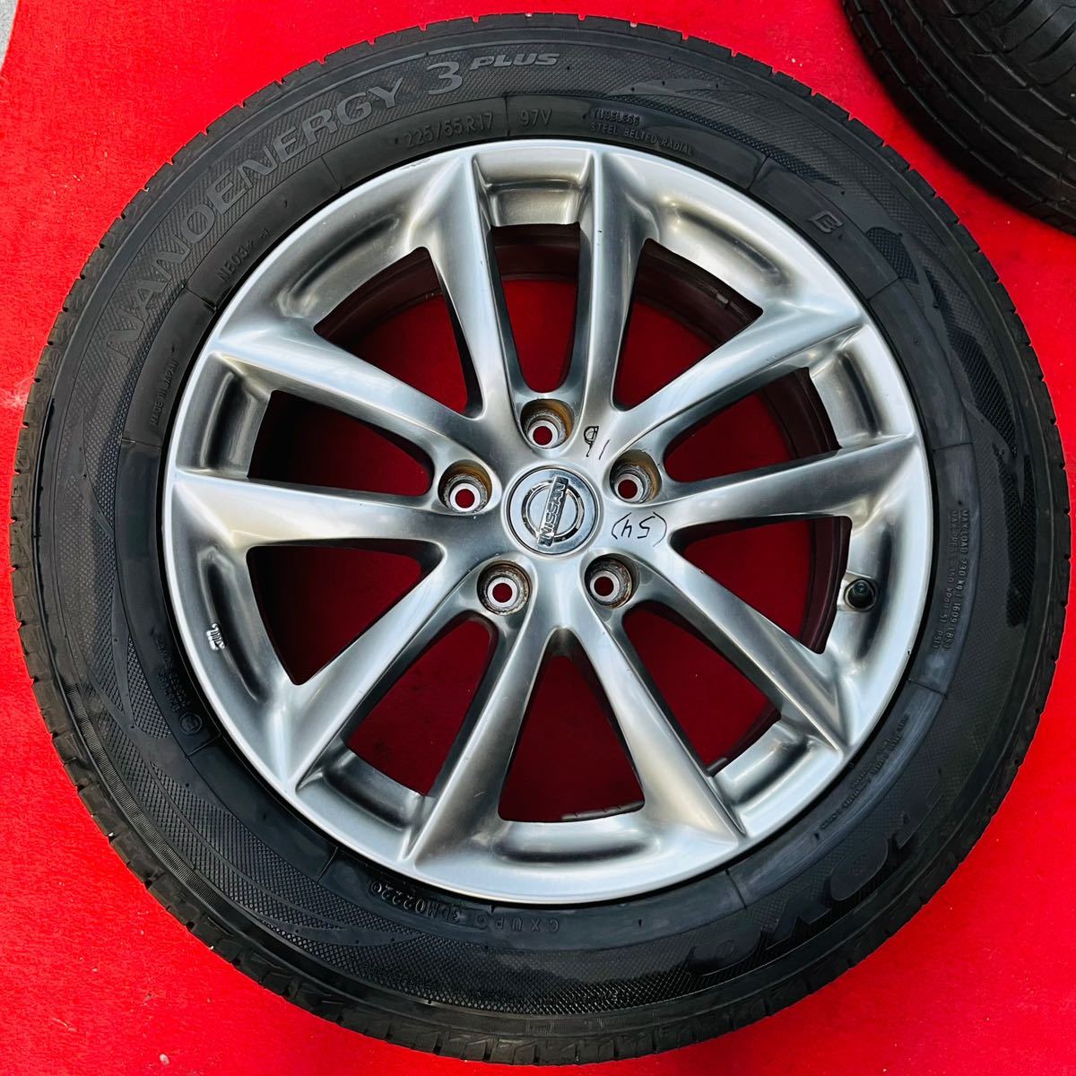 22年式バリ溝。NISSAN日産 スカイライン V37 純正 17インチ× 7.5 22年式バリ溝。NISSAN日産 スカイライン V37 純正 17インチ× 7.5