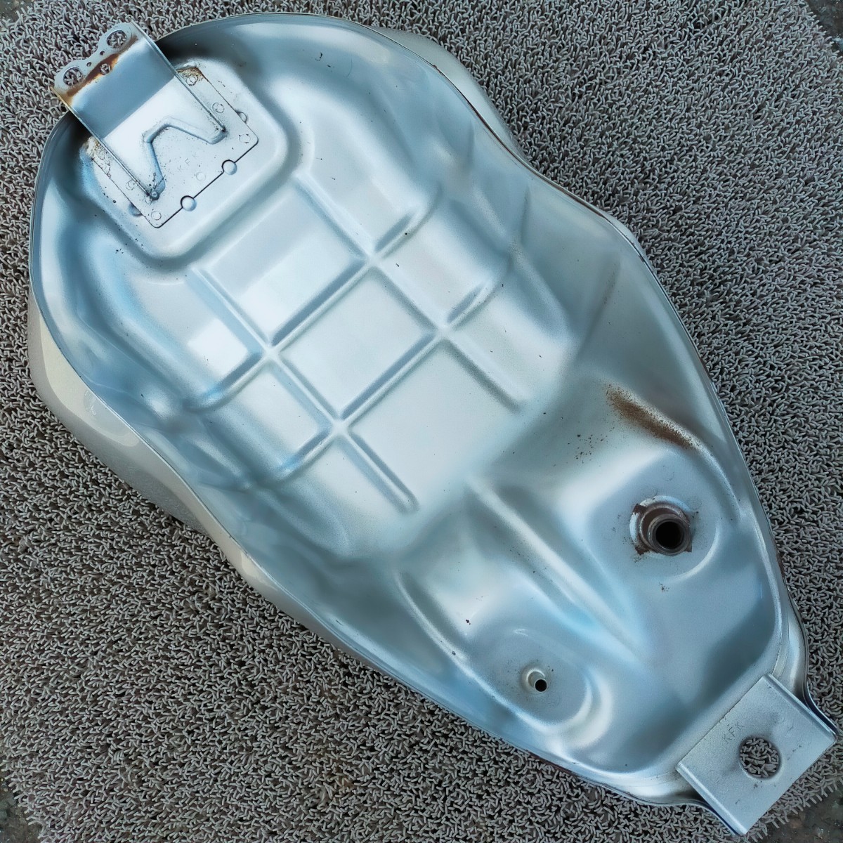 ホンダ VTR250 MC33 キャブ車 純正燃料タンク フューエルタンク ホンダ VTR250 MC33 キャブ車 純正燃料タンク フューエルタンク