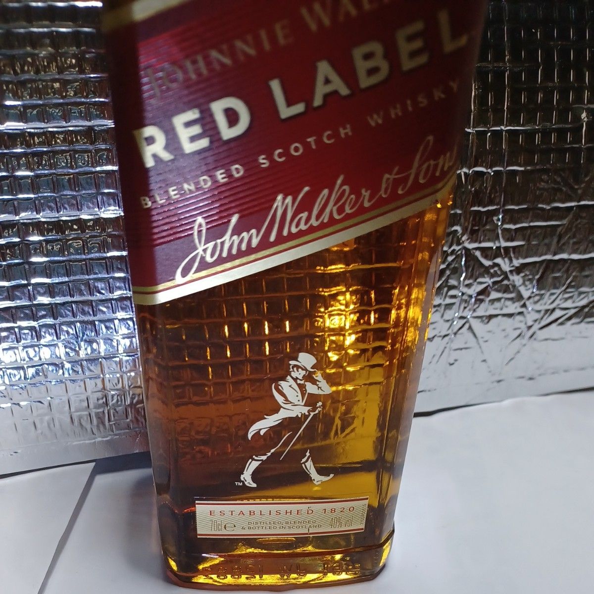 ジョニーウォーカー赤ラベル700ml40度 スコッチウイスキー他のお酒と同一梱包で1000 円に致します☆☆☆