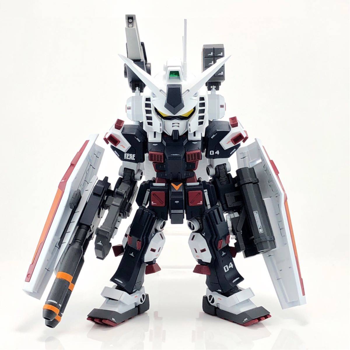 SD + HG Full Armor Gundam·Thunderbolt Ver。完成圖 原文:SD＋HG フルアーマーガンダム・サンダーボルトVer. 塗装済 完成品
