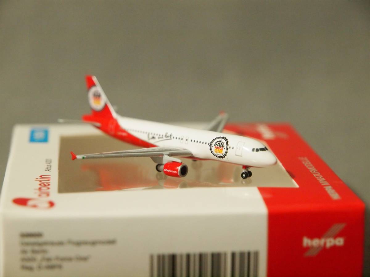 1/500 エア・ベルリン エアバス A320 「Fan Force One」 D-ABFK herpa 526920_画像3