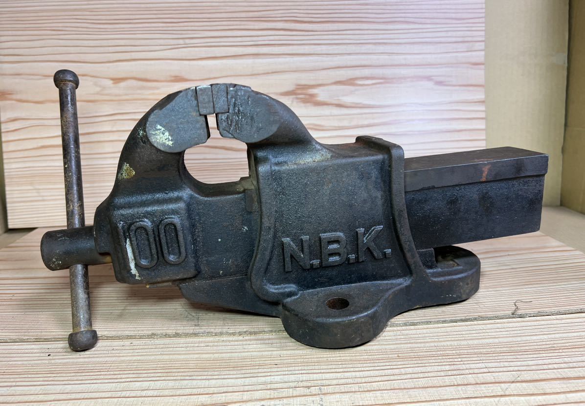 P828-5 ナベヤ バイス 万力 N.B.K. 100mm 現状品。