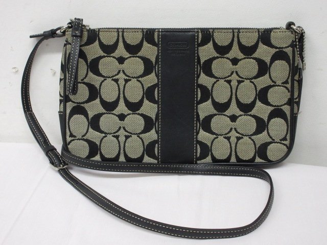 美品 COACH ショルダーバッグ サコッシュ 斜めがけ レザー 赤 美品 COACH ショルダーバッグ サコッシュ 斜めがけ レザー 赤