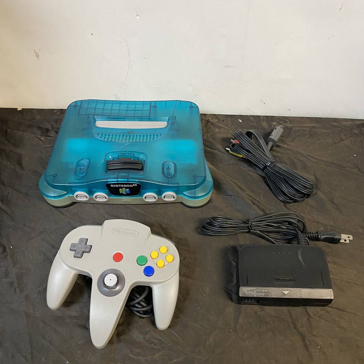 ニンテンドウ64本体 クリアブルー コントローラー アダプター AVケーブル セット ターミネーターパック付き NINTENDO64 N64