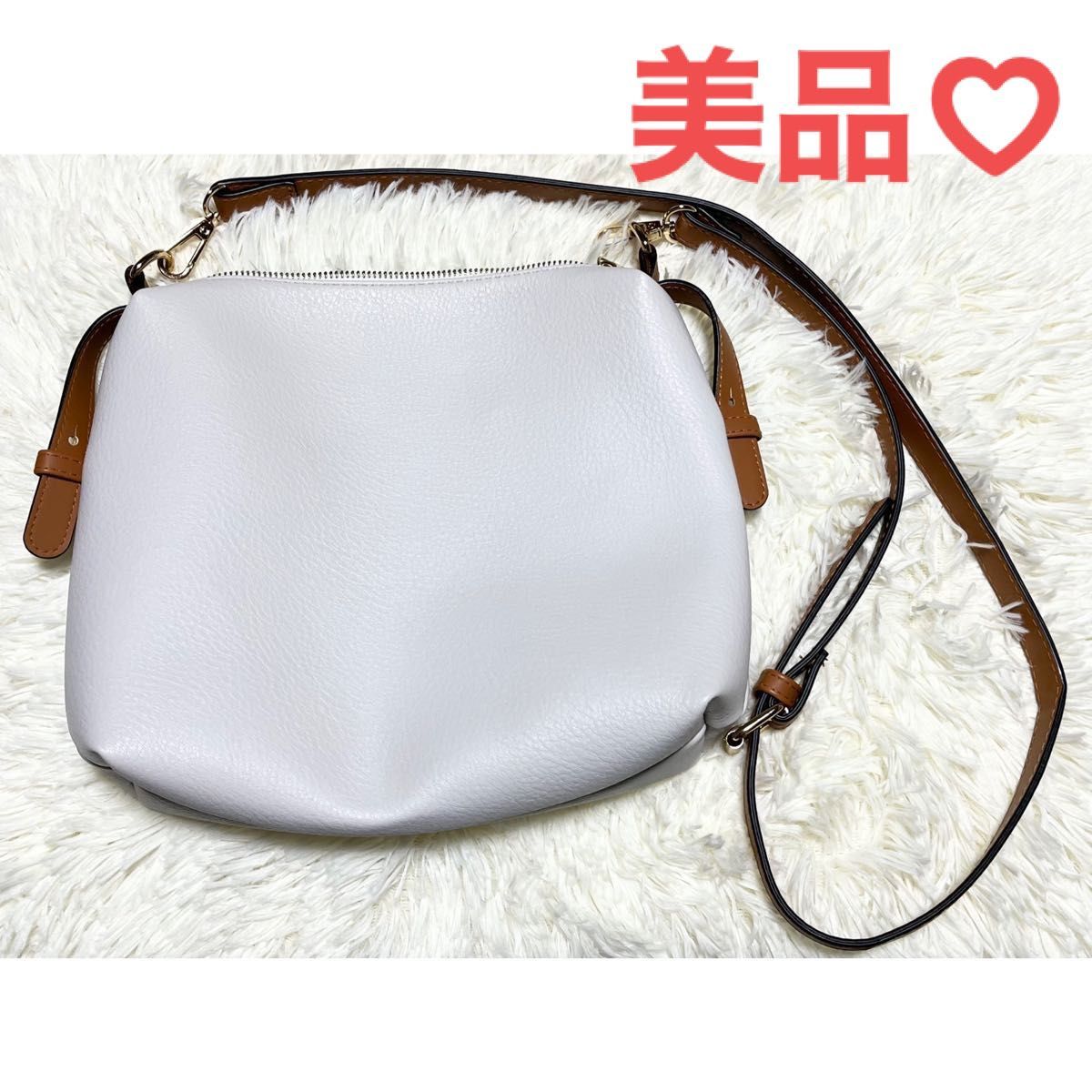 【美品・調整可能ベルト】チャック付きショルダーバッグ グレー 数回使用 匿名 レザーショルダーバッグ クラッチバッグ 2way