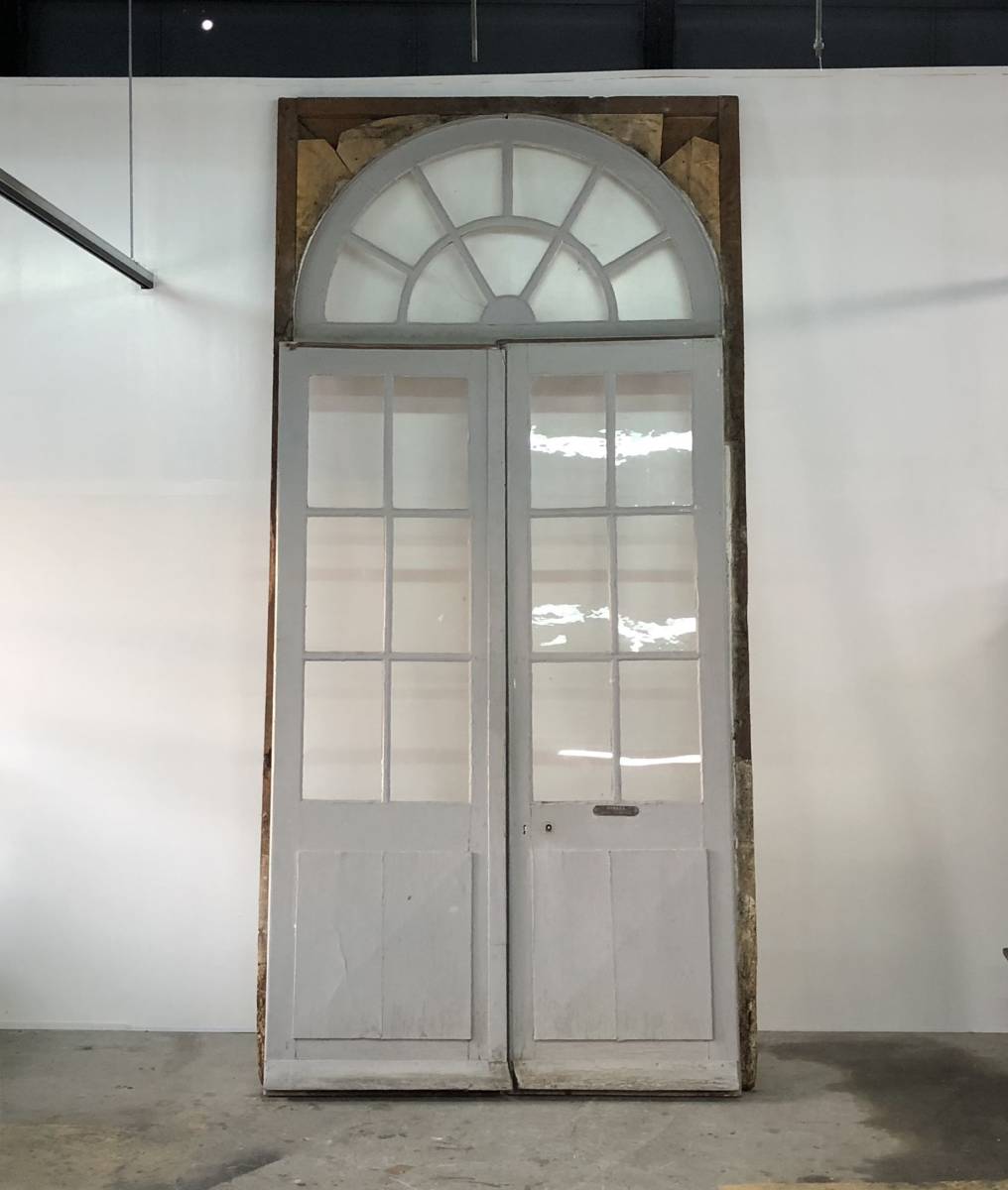  France antique . sound Pair of French Doors French door pair arch window iron door table chair chair chair counter 