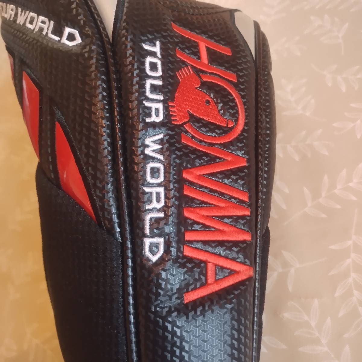 状態良好！　ホンマ　TOURWORLD　ドライバー用 ヘッドカバー　光沢メッシュ柄 ブラック/エナメル シルバー _画像3